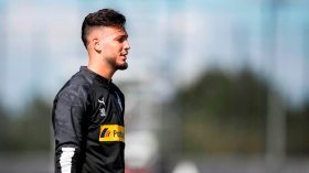 هل الدخول إلى مدارس الكرة مُتاح للجميع؟