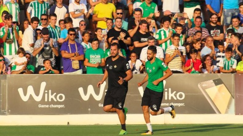 بودبوز يعود إلى التدريبات تحت تشجيعات أنصار بيتيس