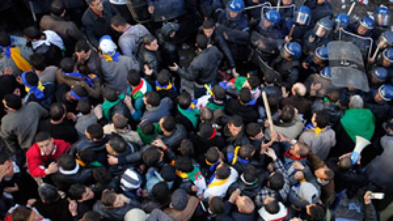 40‭ ‬ألف‭ ‬شرطي‭ ‬ونقاط‭ ‬تفتيش‭ ‬في‭ ‬المناطق‭ ‬الساخنة‭ ‬لتأمين‭ ‬العاصمة‭ ‬اليوم‭   ‬