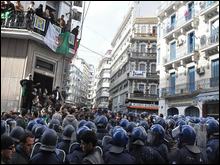 Rassemblement devant le siège du RCD à Alger