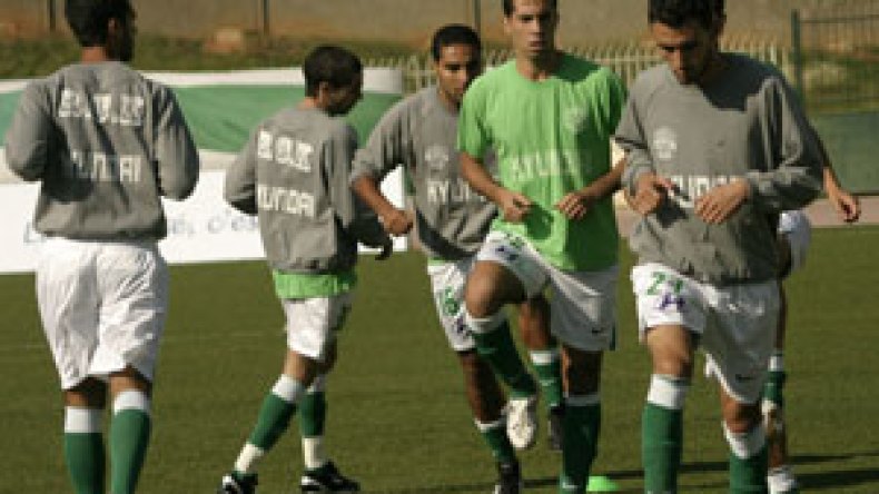 العميد في مأزق والقبة تسعى للاستثمار في مشاكله