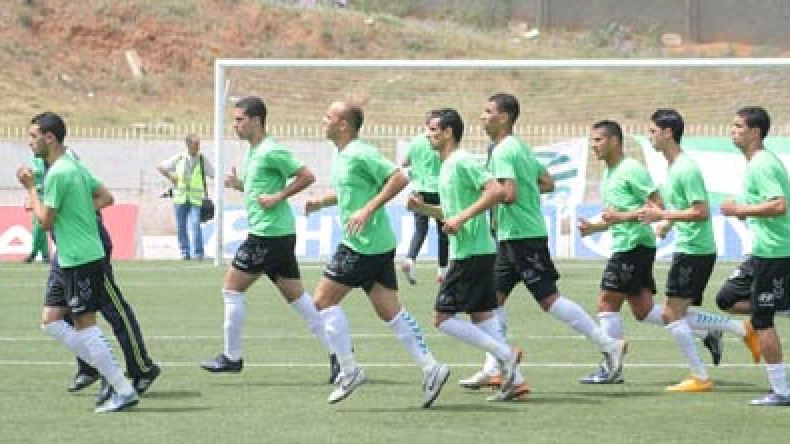 الفنيون يجمعون على حق القبة في الصعود  الفيفا تهدد والكرة الجزائرية في منعرج خطير