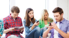 تطبيقات شيطانية على الأيفون تشجع الشباب على الانحراف والشذوذ