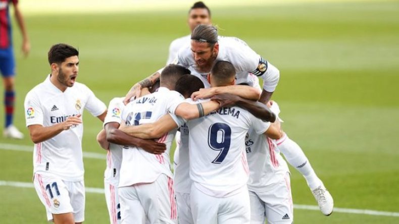 الريال يحصد نقاط “الكلاسيكو” وزيدان ينجو من “المقصلة”