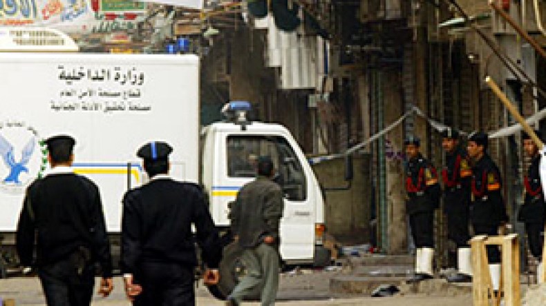 تفجيرات القاهرة: الإسلاميون يتبرأون والنظام يواصل التحقيق