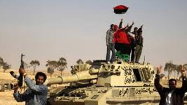 Libye : les forces de Kadhafi poursuivent leur offensive