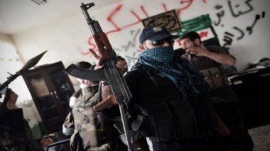 Les rebelles syriens attaquent une base aérienne après une réunion à l'ONU