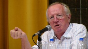 “بيريز لم يكن رجل سلام ولن أنسى قانا وأشلاء الأطفال”