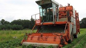 إعانات مالية للفلاحين لاقتناء ماكنات جني المحاصيل