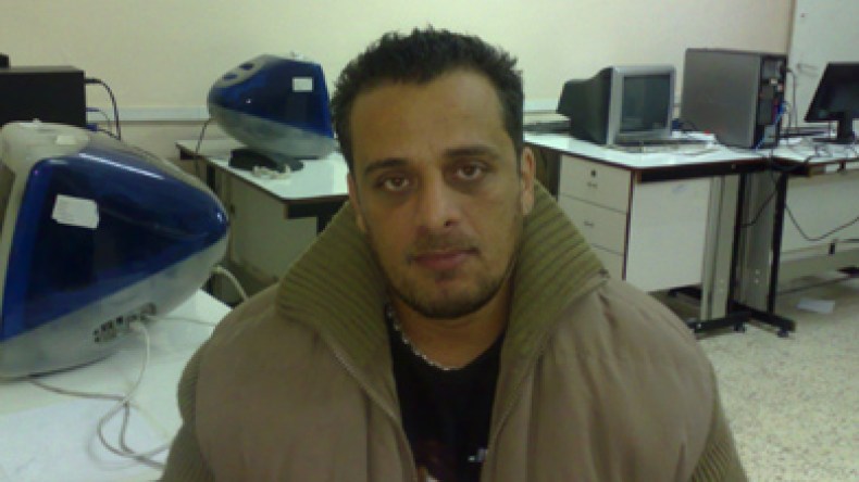 المغني رضا سيكا في السجن بعد أسبوعين من إصدار قرار الإيداع