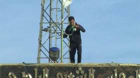 عاطلون يهددون بالانتحار من سطح بلدية بتبسة