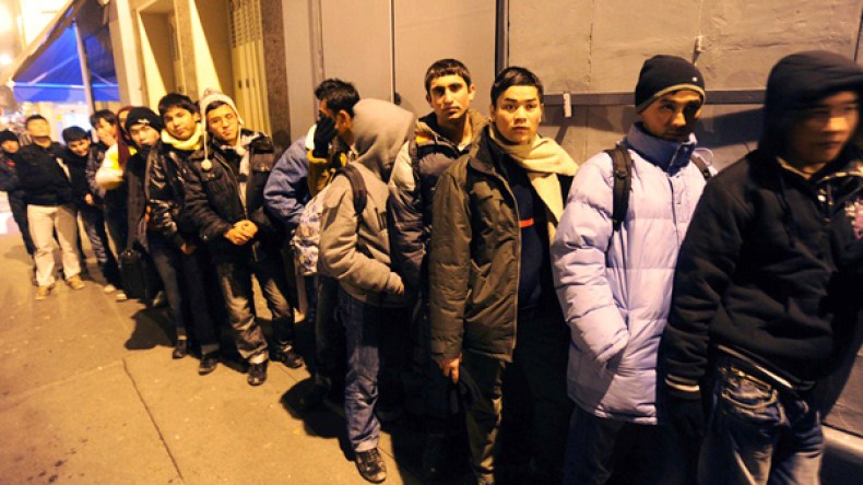 60 ألف “حرّاق” جزائري يطالبون بالجواز البيومتري والعمل بأوروبا!