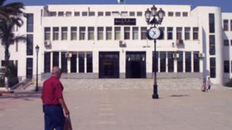 شرطي  ومنتخبون  بالرغاية  متهمون  بالبزنسة  بمحلات  الرئيس