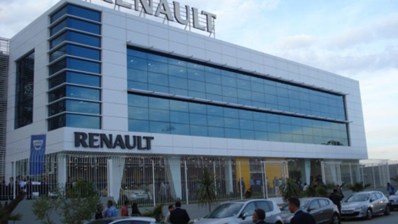 الفرنسيون متعجبون من”تنازلات” الجزائر لهولاند