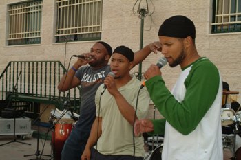 Le groupe musical américain « Native Deen » se produit à Tlemcen