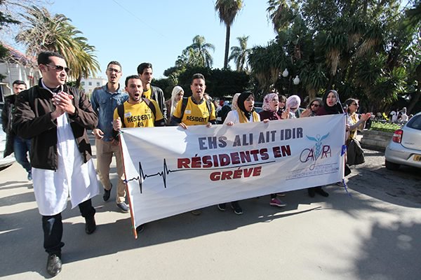 Santé: les médecins résidents maintiennent le bras de fer