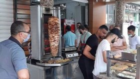 شوارع تحوّلت إلى مطاعم أمام الملأ ومكاتب تحوّلت إلى مطابخ