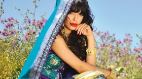 أزياء جزائرية بتصميم عصري وخياطة رفيعة