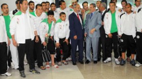 منتخب الآمال يحل بالجزائر وآيت جودي متفائل بقرعة الغد