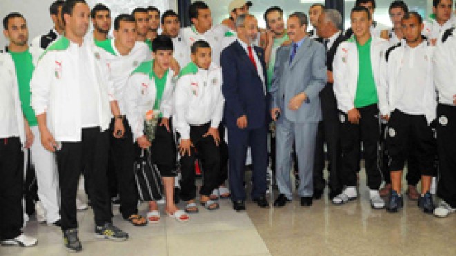 منتخب الآمال يحل بالجزائر وآيت جودي متفائل بقرعة الغد