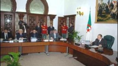 Le président Bouteflika définit les lignes directrices du processus de réformes