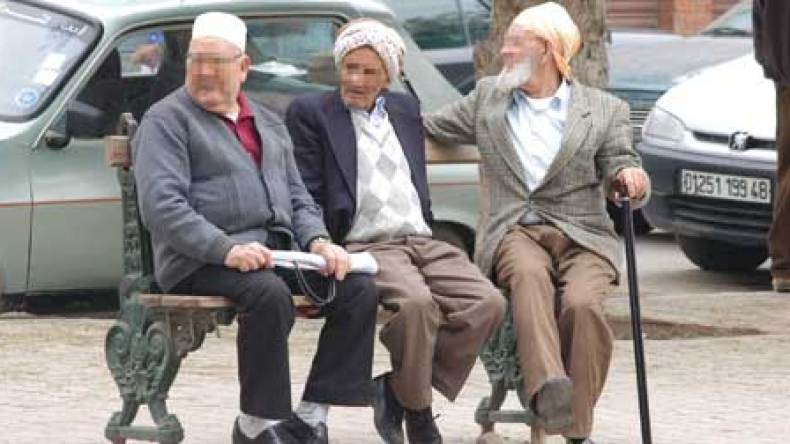 متقاعدون وهميون يستفيدون من منح ورواتب شهرية