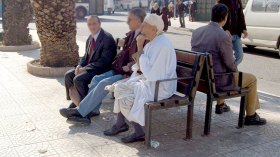 تجميد التوظيف الخارجي لسنة واحدة والعودة إلى التقاعد النسبي