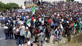 متقاعدو الجيش يعاودون الاحتجاج