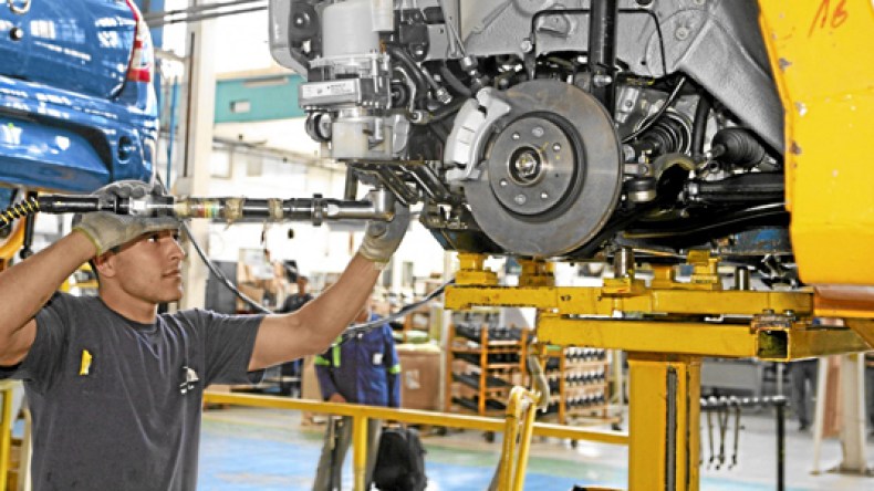 “التشغيل في مصنع السيارات بوهران سيكون بشروط فرنسية”