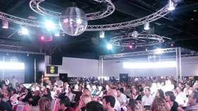 ترسانة من مطربي الراي ووجبات عشاء فاخرة لاستدراج الشباب لـ”الريفيون”