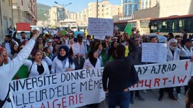 Les Etudiants exigent le départ du système