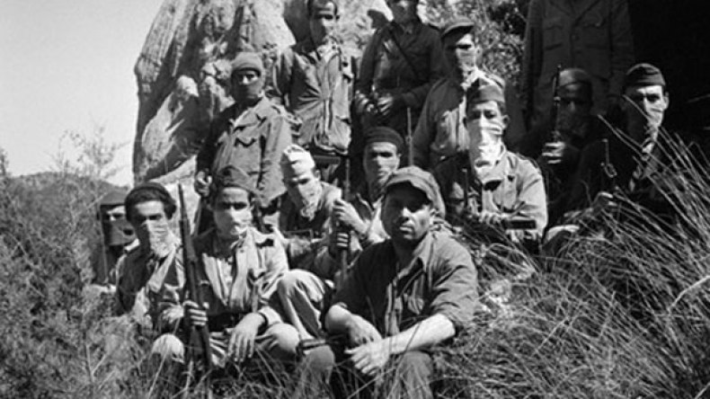 مَجْدٌ وعَارَانِ