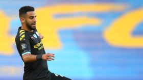 محرز يُساهم في فوز ساحق لِمانشستر سيتي