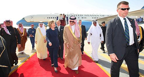 Hillary Clinton rencontre le roi Abdallah à Riyad