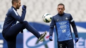 ممثل الإدعاء لمحكمة باريس يطالب بتبرئة ريبيري وبن زيمة