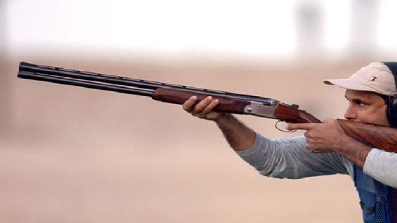 رئيس الاتحادية الجزائرية للرماية بـ”ثلاث قبعات”