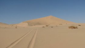 اتخذنا إجراءات صارمة ضد مهربي الرمال