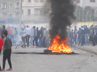 52 policemen wounded in riots in Algiers