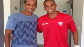 ريفالدو يعود للملاعب ويسجل مع ابنه في مباراة واحدة