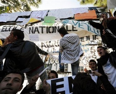 Grève à l'université : 10 étudiants poursuivis en justice à Blida