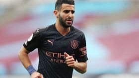 محرز سيُواجه الفريق الذي ظلمه وأغلق الباب في وجهه