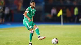 الكرة الذهبية الإفريقية تتبختر في طريقها إلى محرز