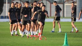 عشاء فاخر لـ “محاربي الصحراء” قبل رحلة المونديال