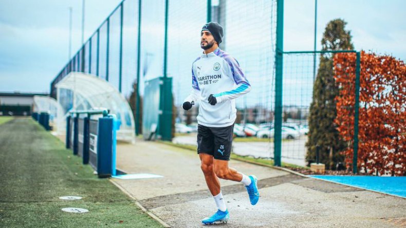 محرز يُشارك في تدريبات “السيتي” ويبتعد عن مصر