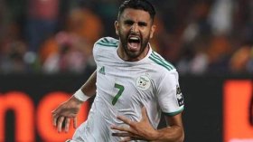 “الكاف” ظلمت محرز بعدم تتويجه بالكرة الذهبية