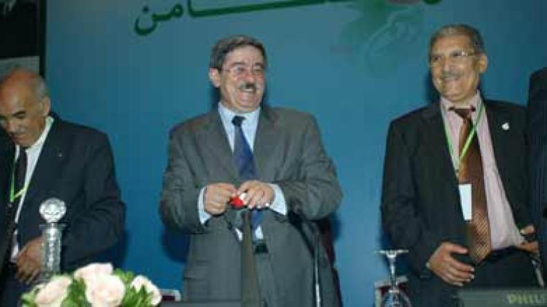 أويحيى يعلن في مؤتمر الأٍرندي مبايعة الأرندي لبوتفليقة