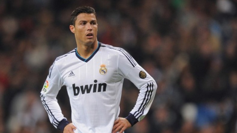 قميص رونالدو.. الدجاجة التي تبيض الذهب!