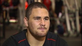 لاعب ريغبي مهدّد بالعقوبة بعد “تبوّله” داخل ملعب أسترالي!؟