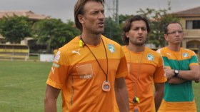 هيرفي رونار يصف مباراة الجزائر بالصعبة والقوية