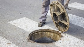 توقيف لصوص سرقوا 50 بالوعة حديديّة من طرقات حيدرة!